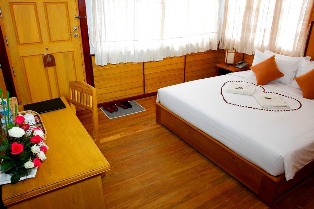Inle Lotus Hotel Nyaung Shwe Extérieur photo