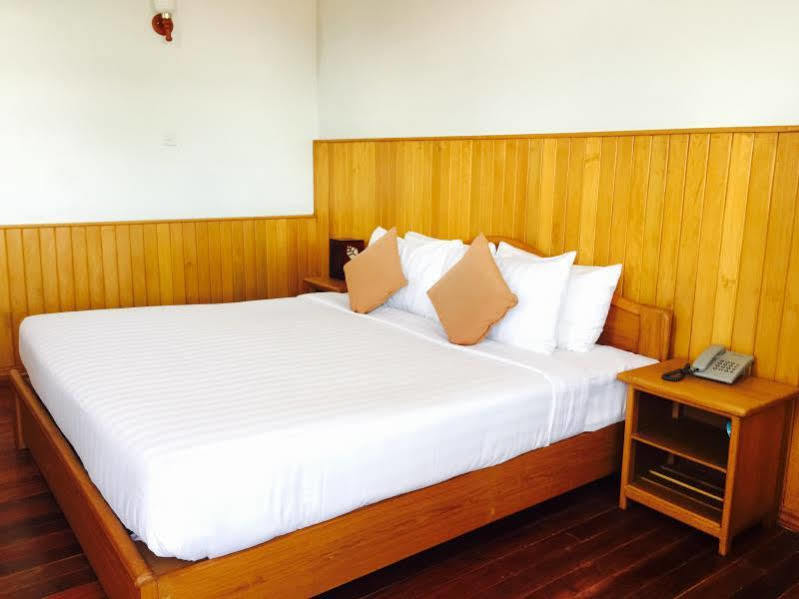 Inle Lotus Hotel Nyaung Shwe Extérieur photo