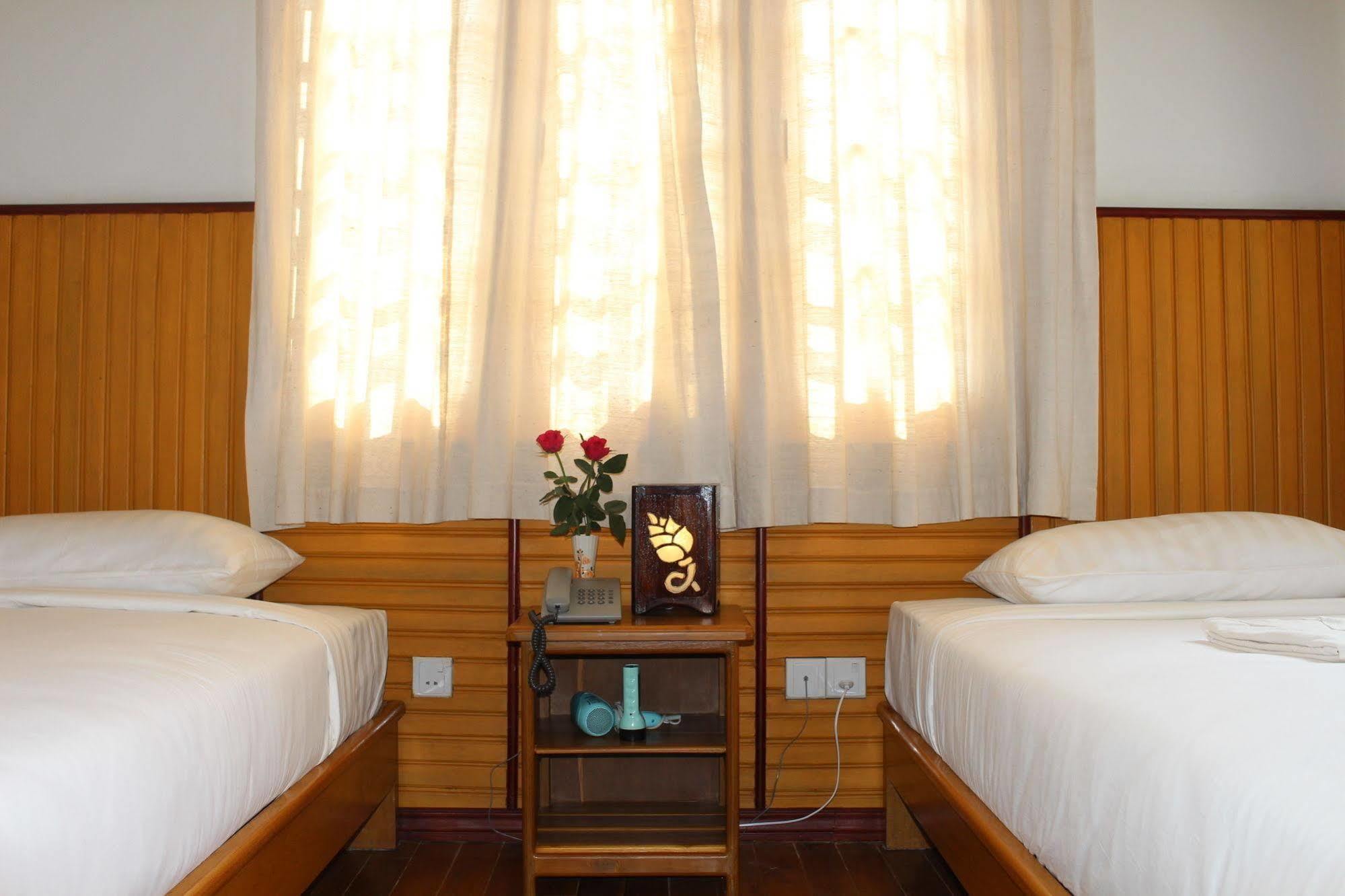 Inle Lotus Hotel Nyaung Shwe Extérieur photo