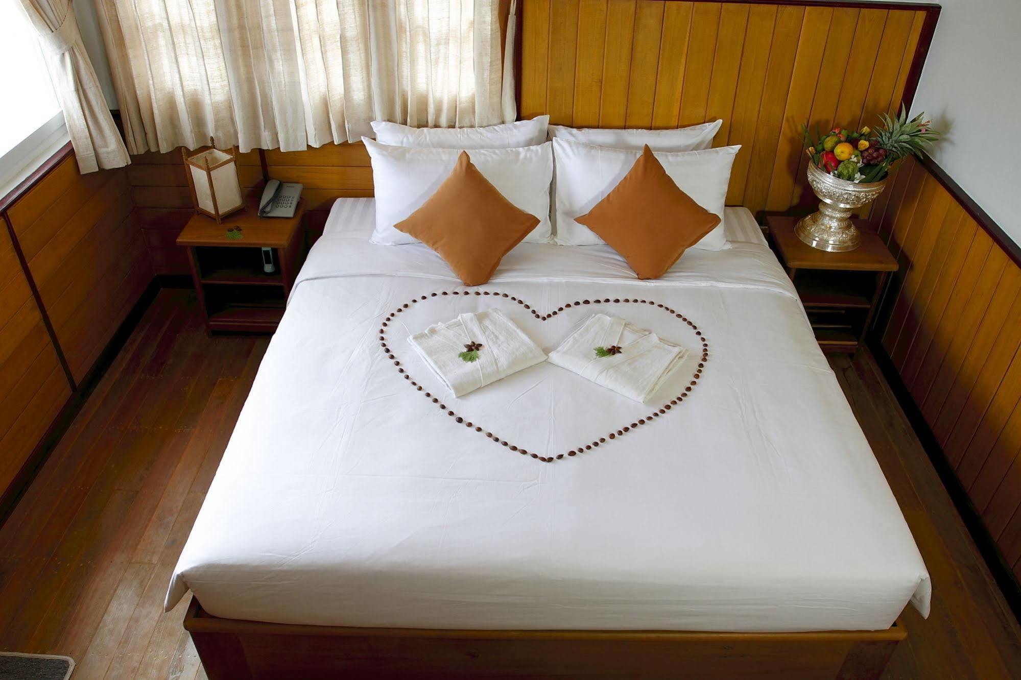 Inle Lotus Hotel Nyaung Shwe Extérieur photo